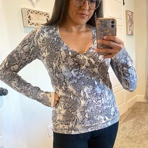 Fitted sweater with embellishments
